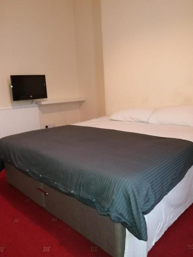 Standard Twin Room with Shared Bathroom