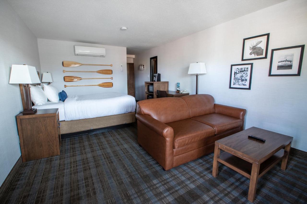 Cavell Room One Queen bed one Sofabed