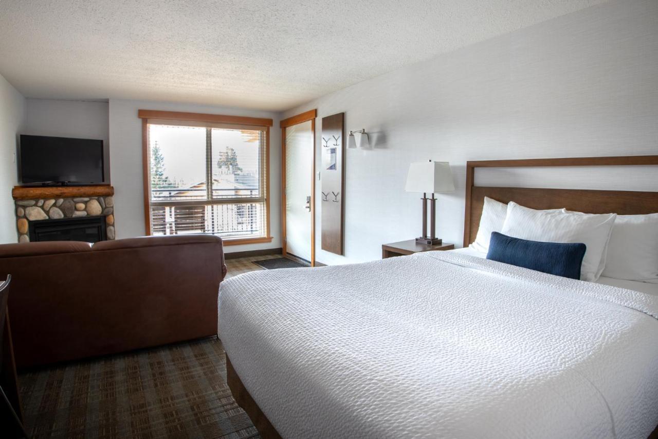 Cavell Room One Queen bed one Sofabed