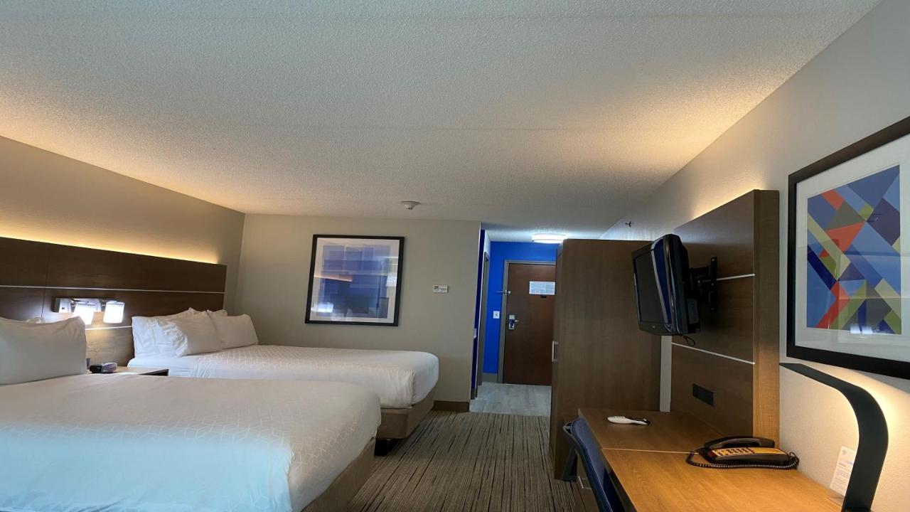 Standard Queen Room with Two Queen Beds