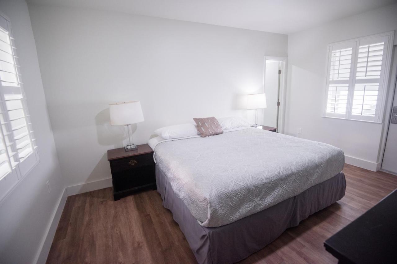 Habitación con cama grande