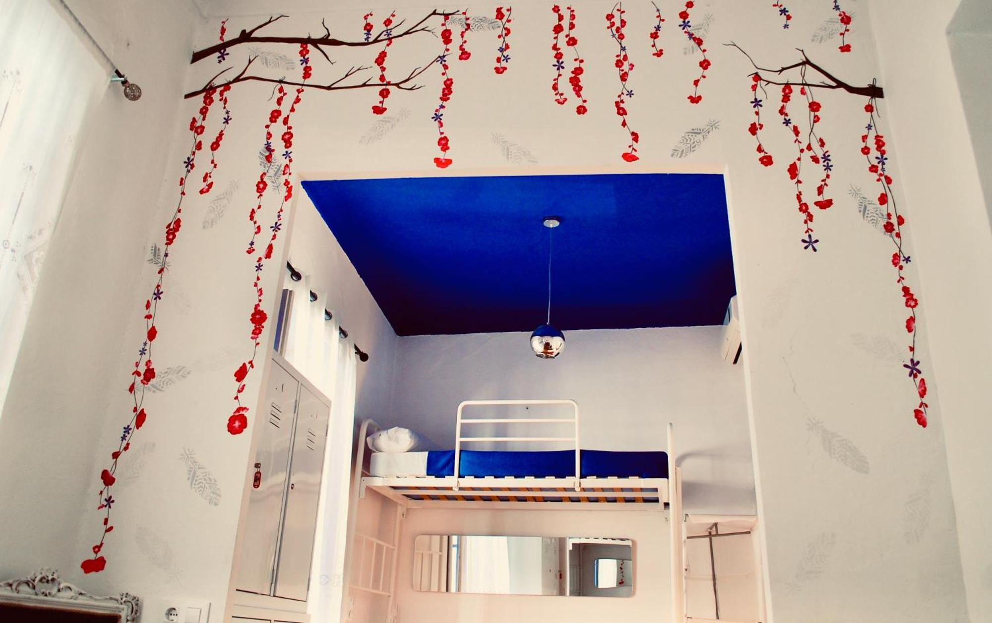 Single Bed 4-Bed Female Dormitory Room