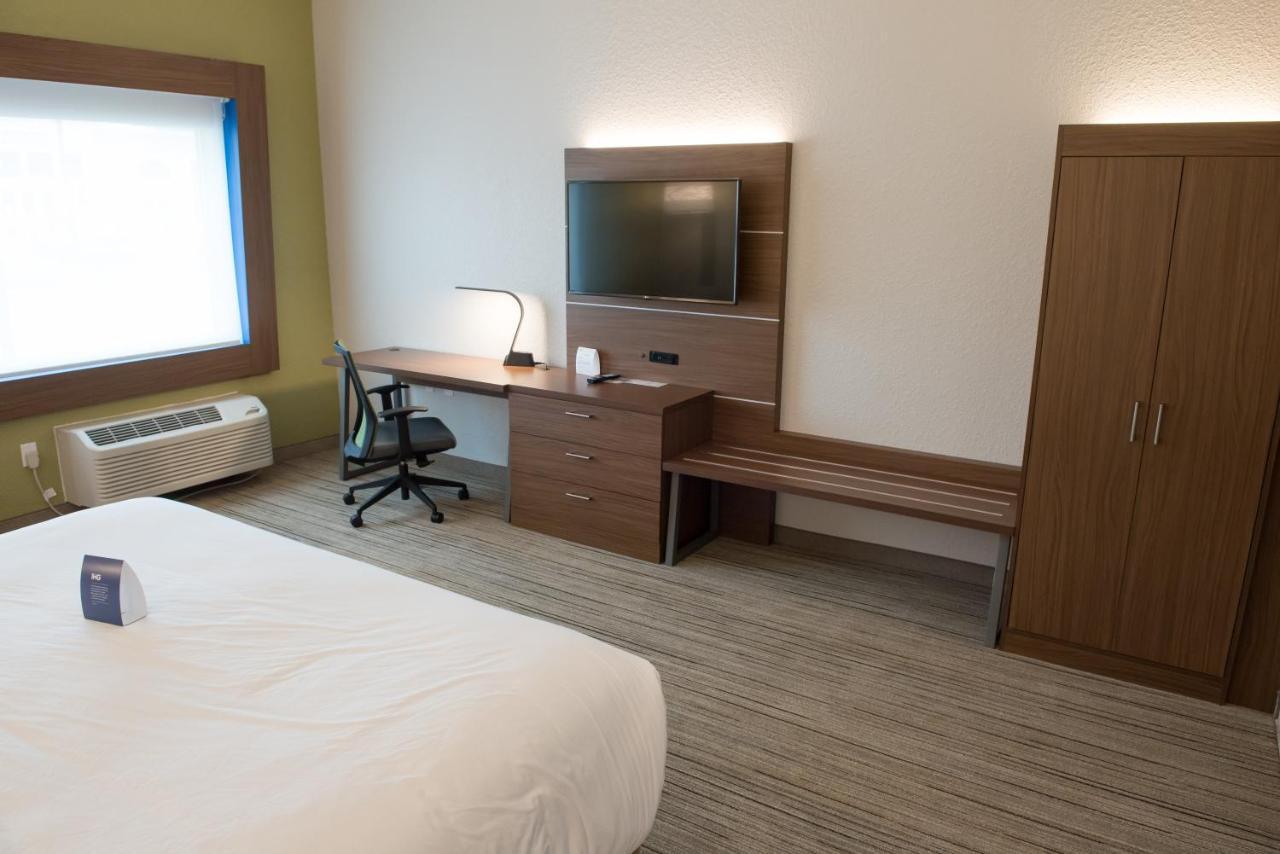 Queen Suite with Two Queen Beds and Sofa Bed