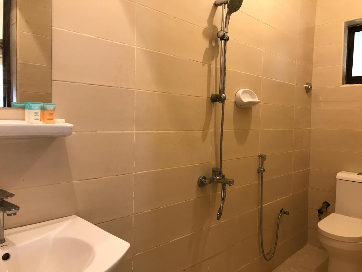 Deluxe Double Room with Side Sea View
