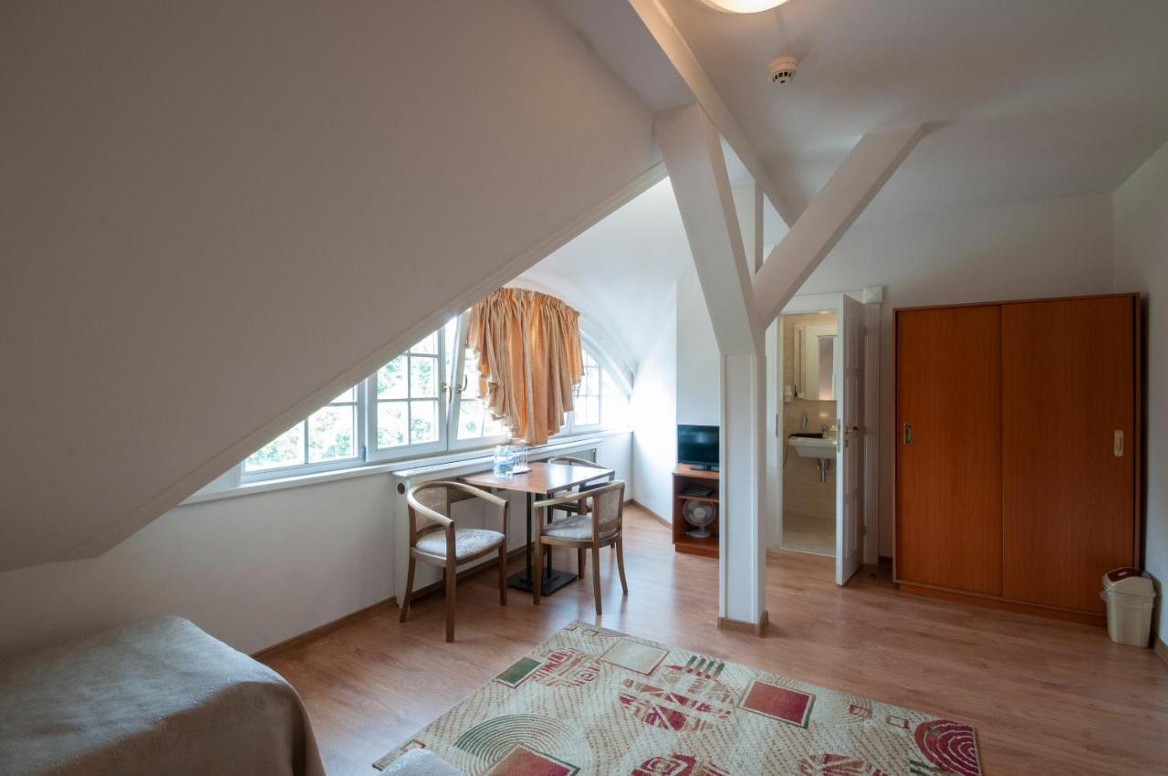 Basic Triple Room,889454152:JPEG
