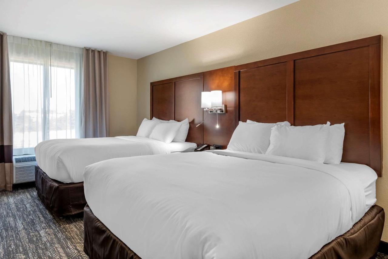 Queen Suite with Two Queen Beds - Non-Smoking