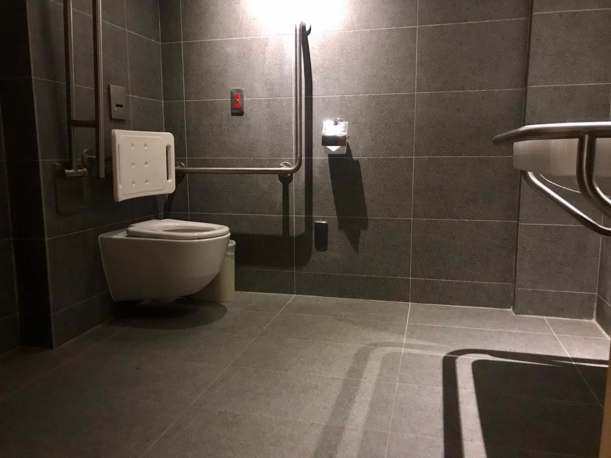 King Room Roll Shower Disability Access