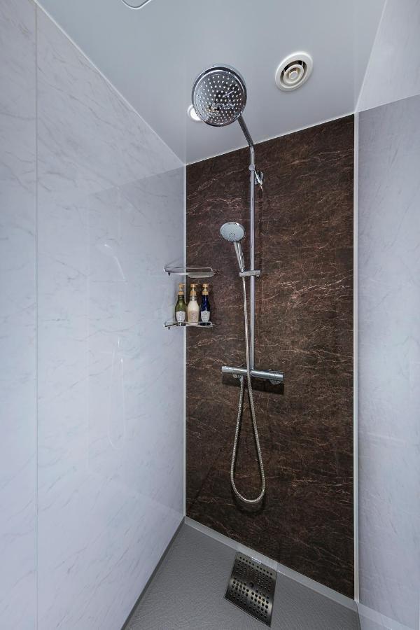 Habitación doble con 2 camas Deluxe (30 m²) - Con cabina de ducha y sofá cama para 4 personas - No fumadores
