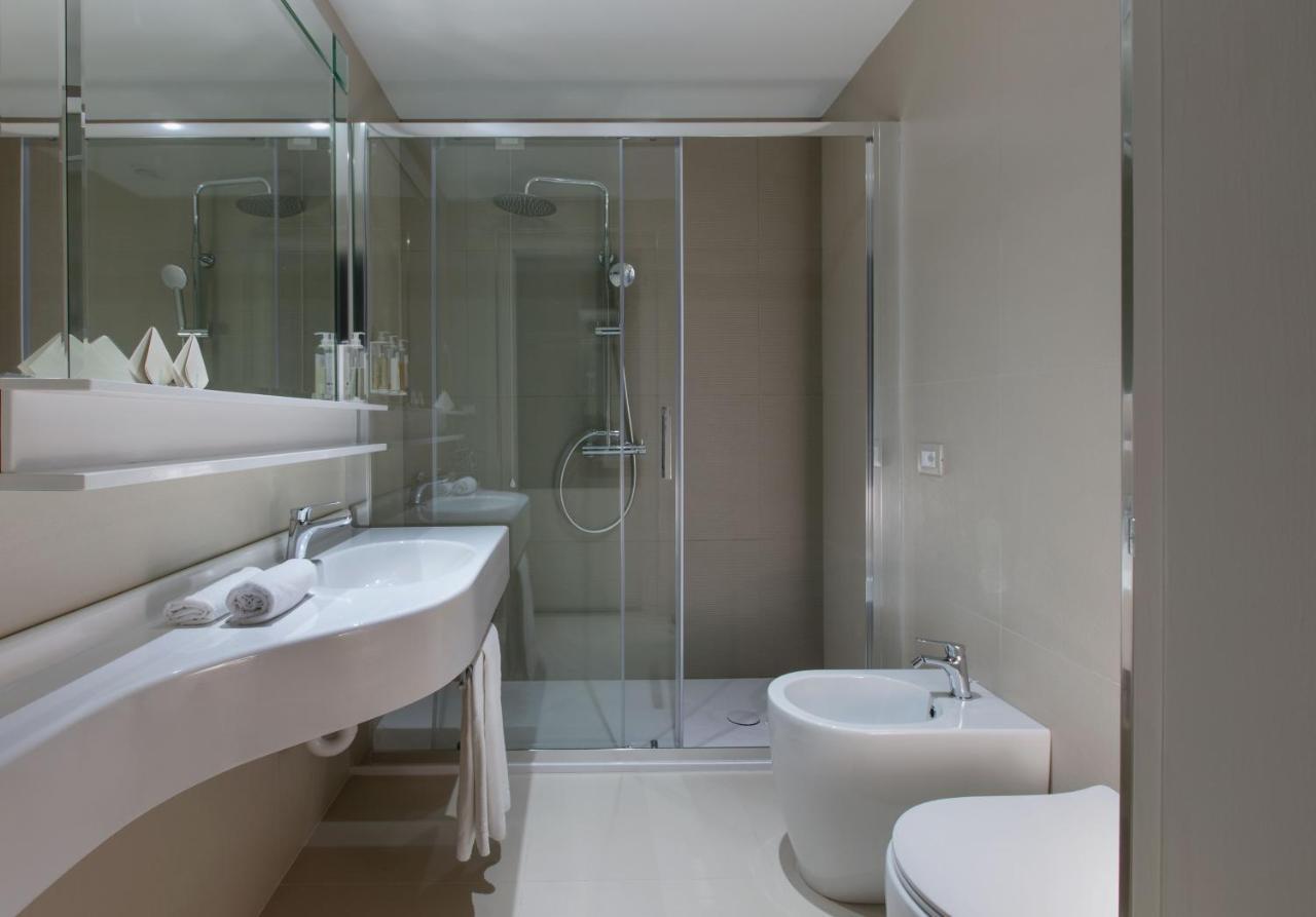 Deluxe Queen Room with Spa Access