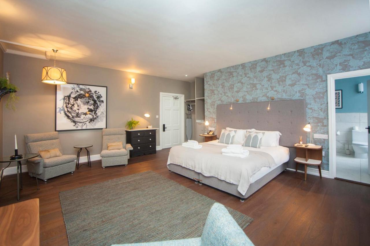 Deluxe Queen Suite