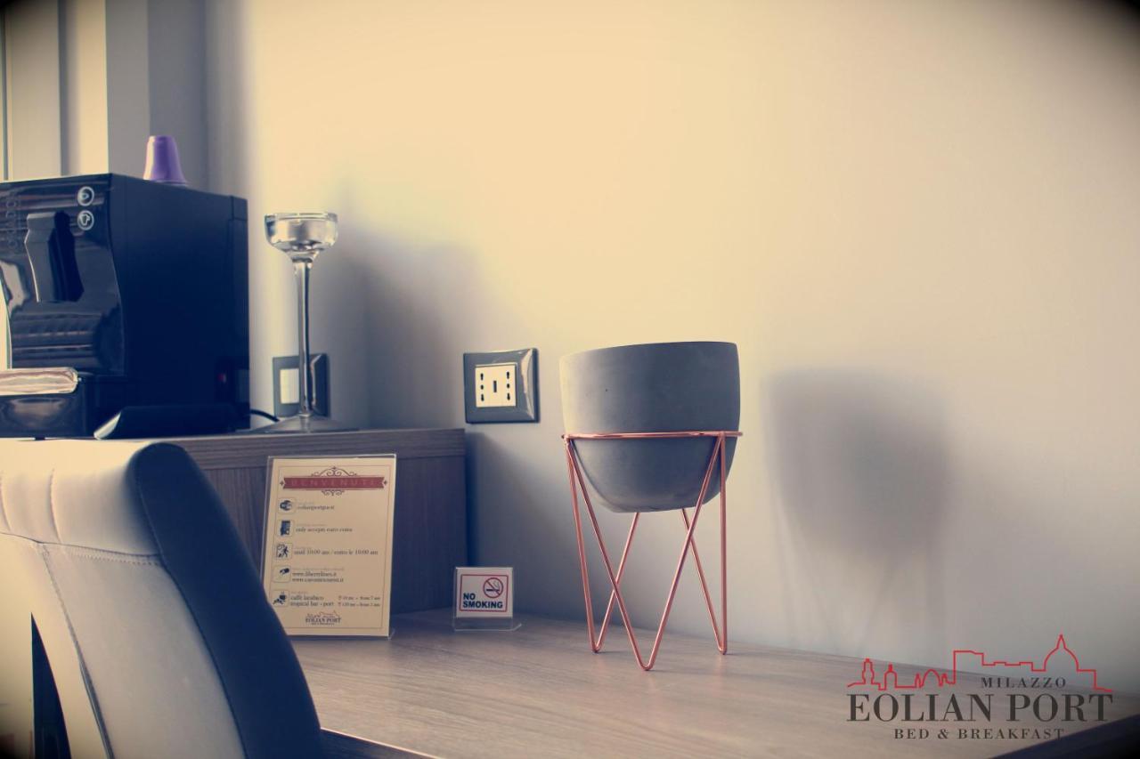 Habitación con cama extragrande y balcón