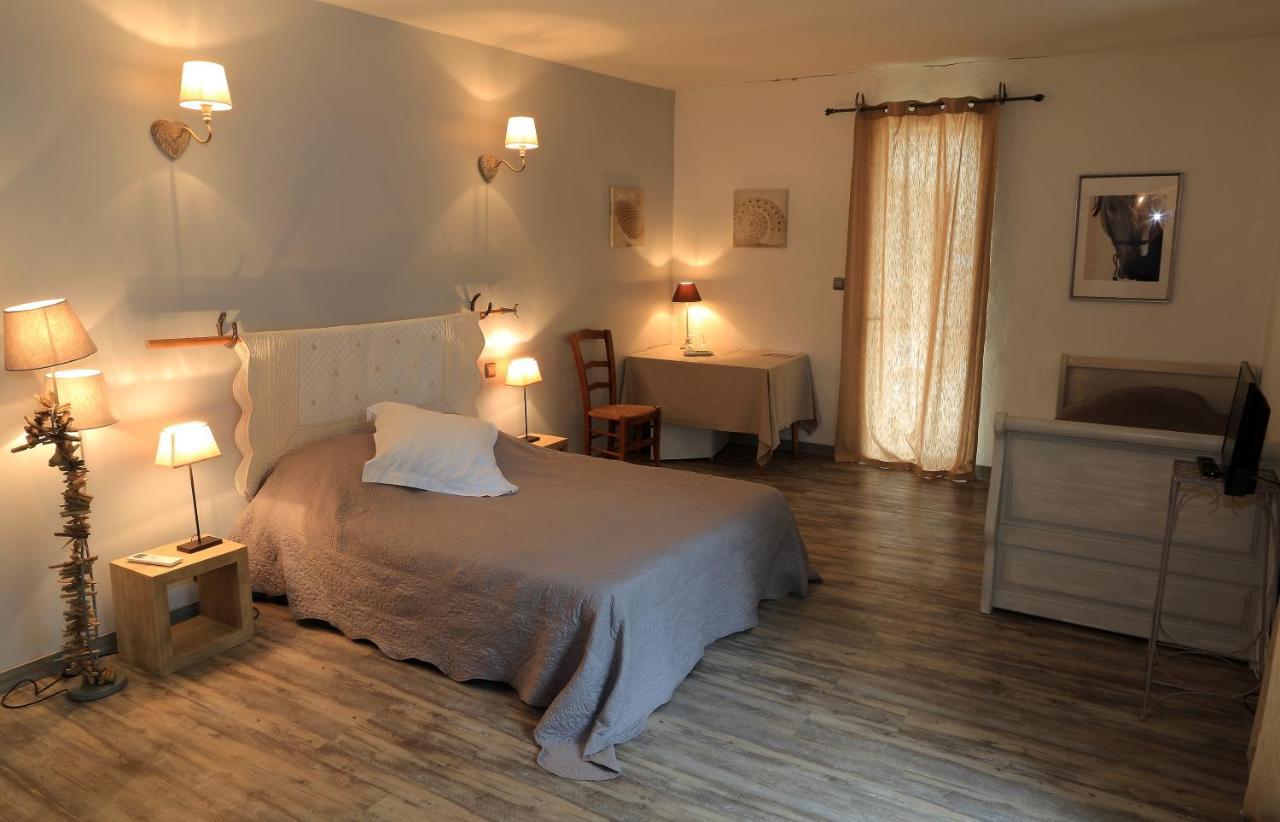 Chambre Double avec Balcon (2 Adultes + 1 Enfant)