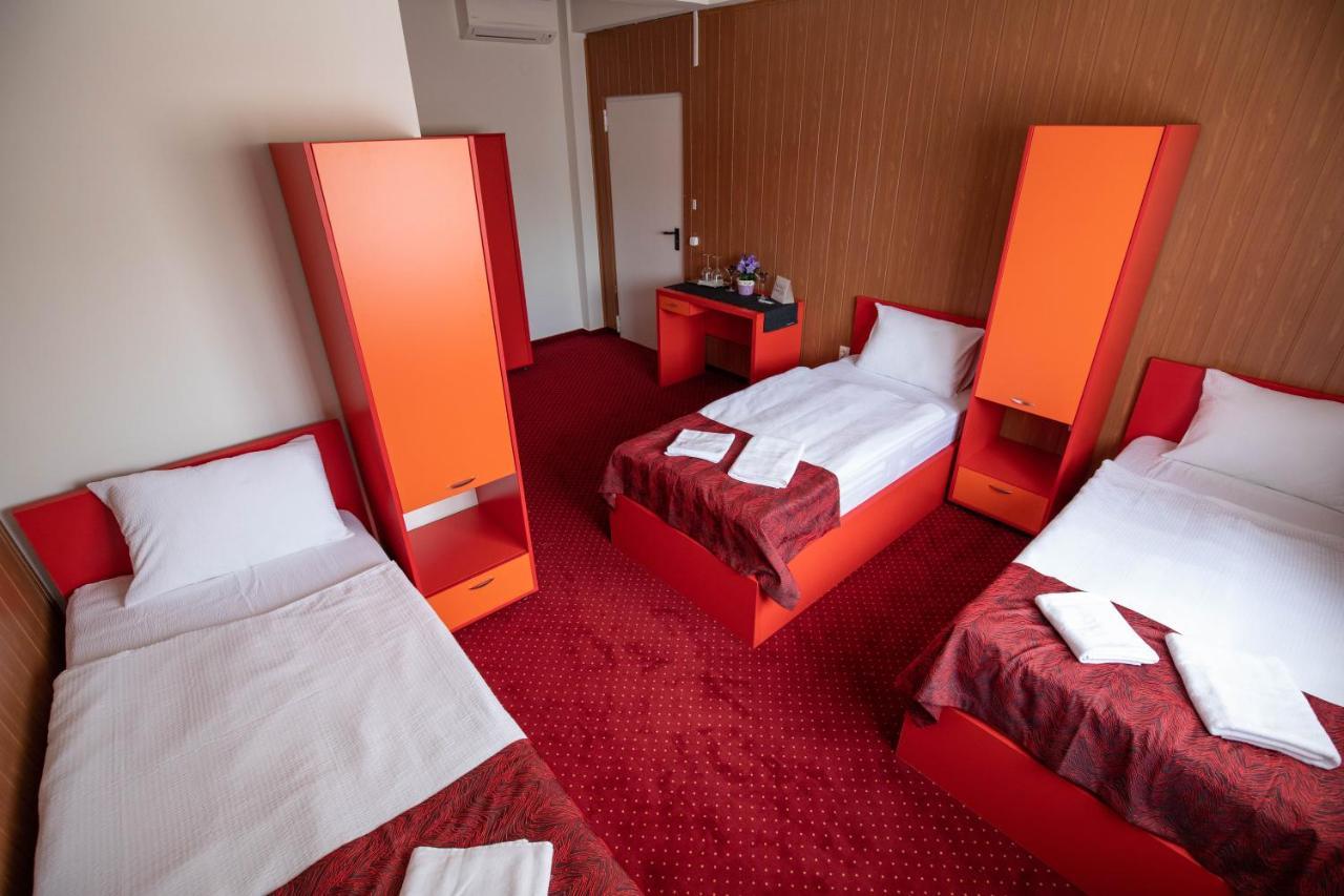 Deluxe Triple Room,1033315334:JPEG