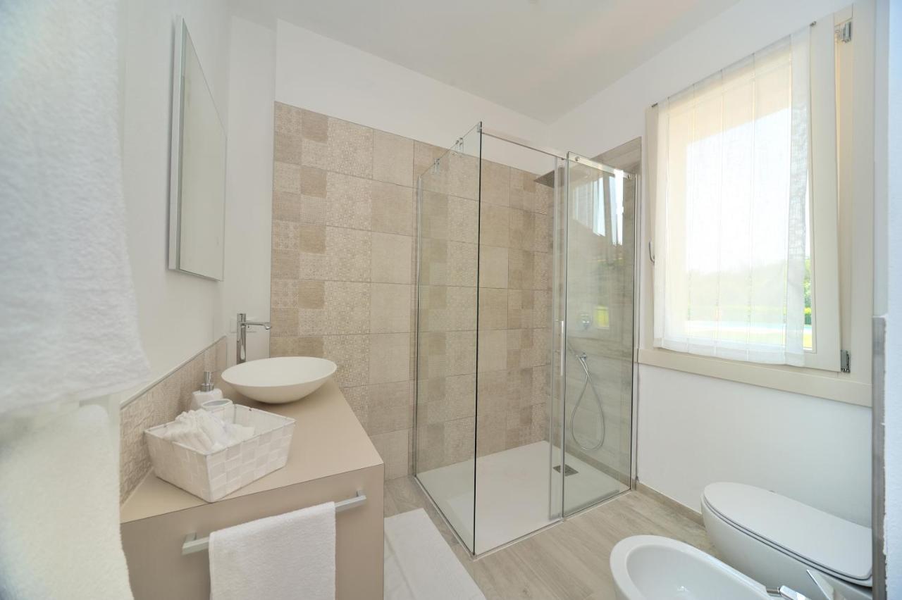 Doppel-/Zweibettzimmer mit Poolblick