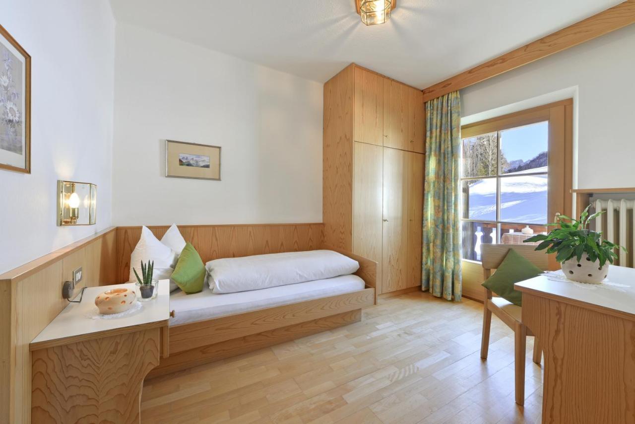 Einzelzimmer mit Balkon