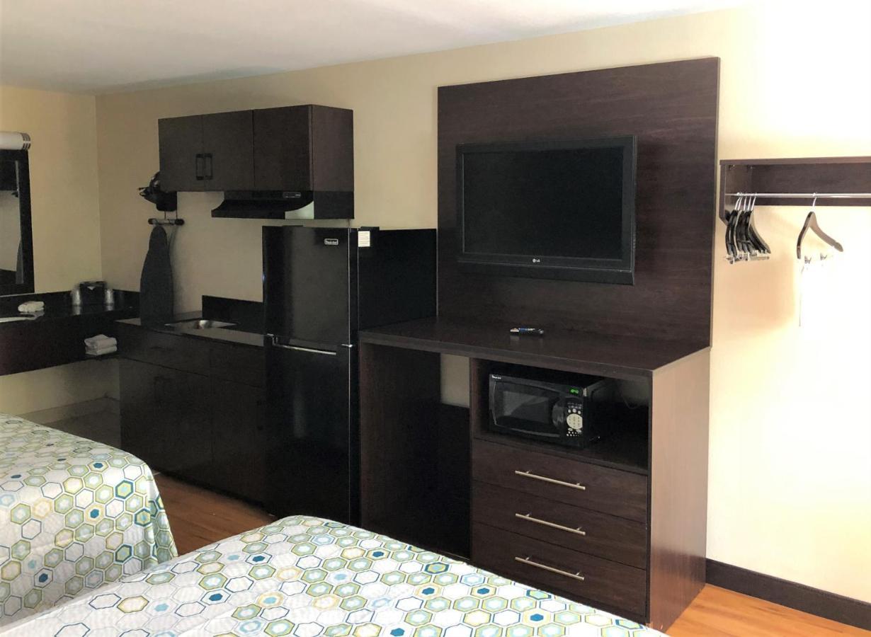 Studio Room with Two Queen Beds Non-Smoking