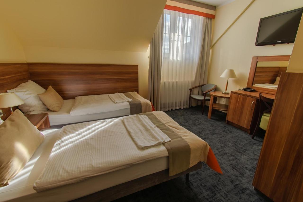 Doppel-/Zweibettzimmer mit eigenem Bad