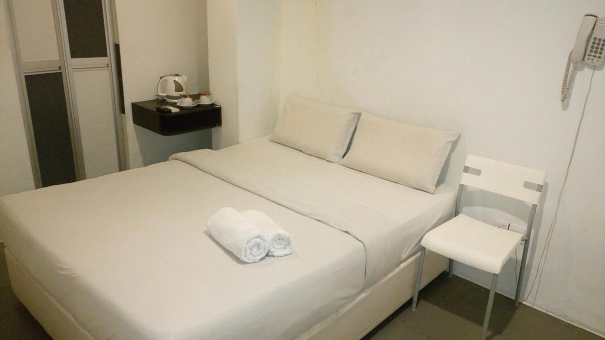 Standard Queen Room