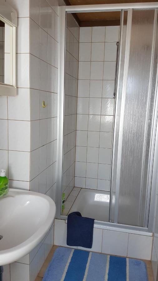 Kleines Zweibettzimmer