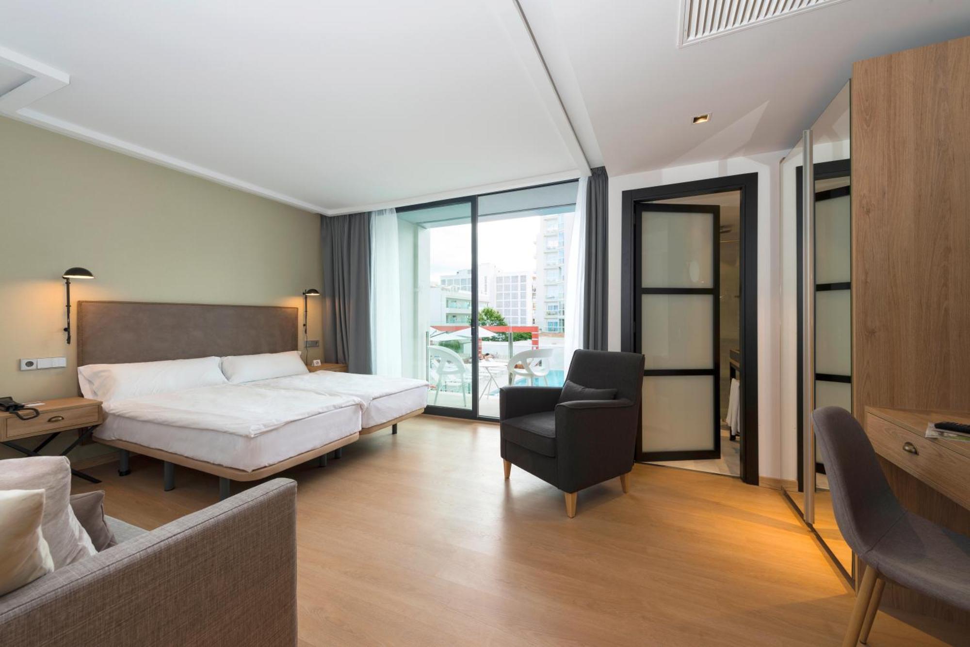 Double Room with Balcony,1058081290:JPEG