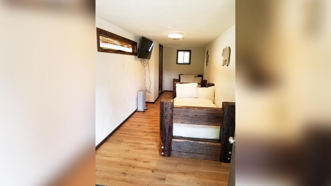 Budget Room with 2 Twin Beds