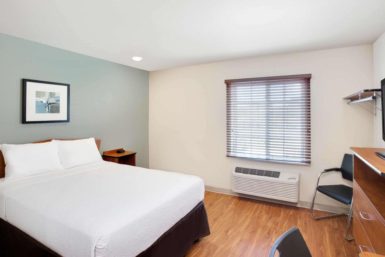 Queen Room  with Tub - Disability Access/Non-Smoking