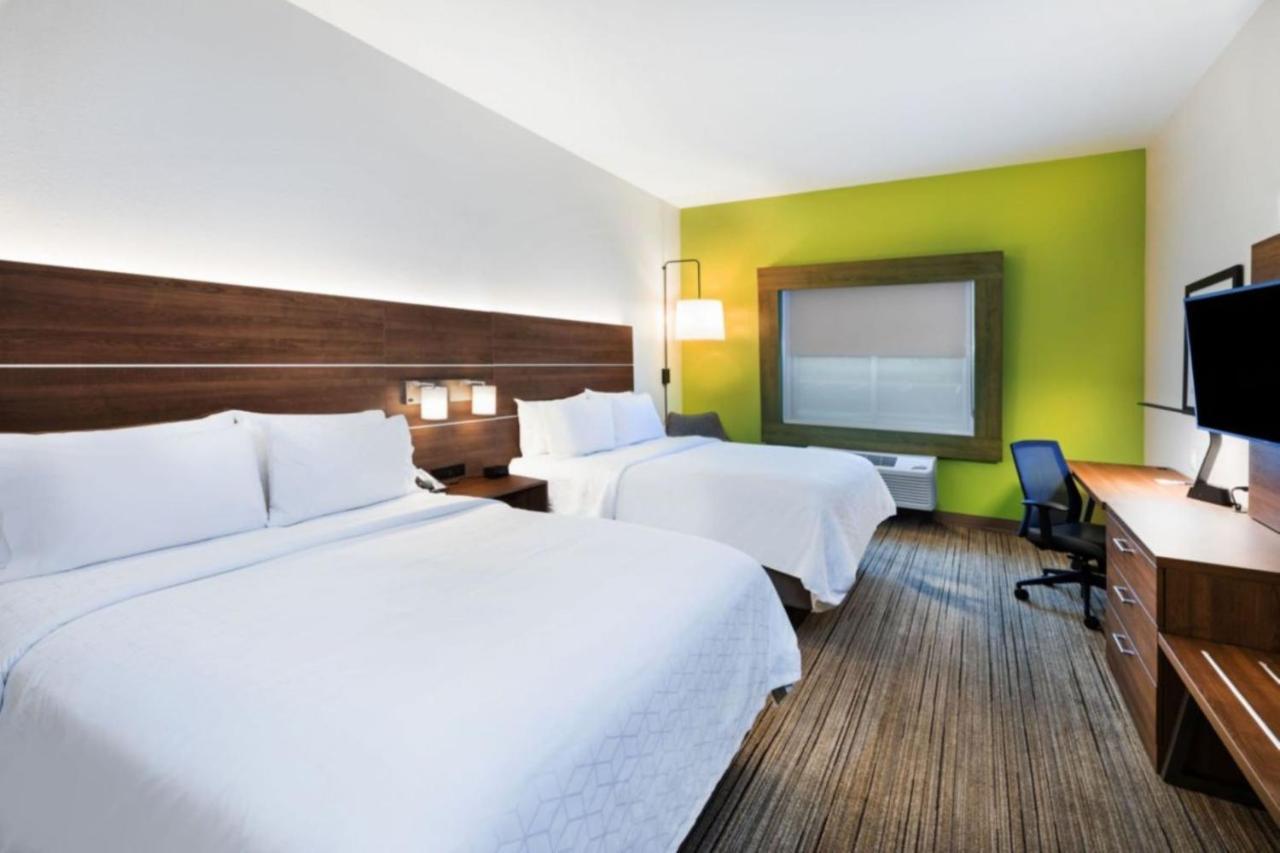 Queen Room with Two Queen Beds Hearing Accessible with Roll-In Shower - Non-Smoking