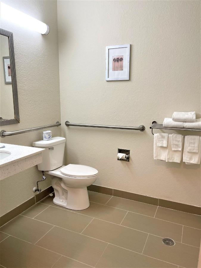 King Room - Accessible/Non-Smoking