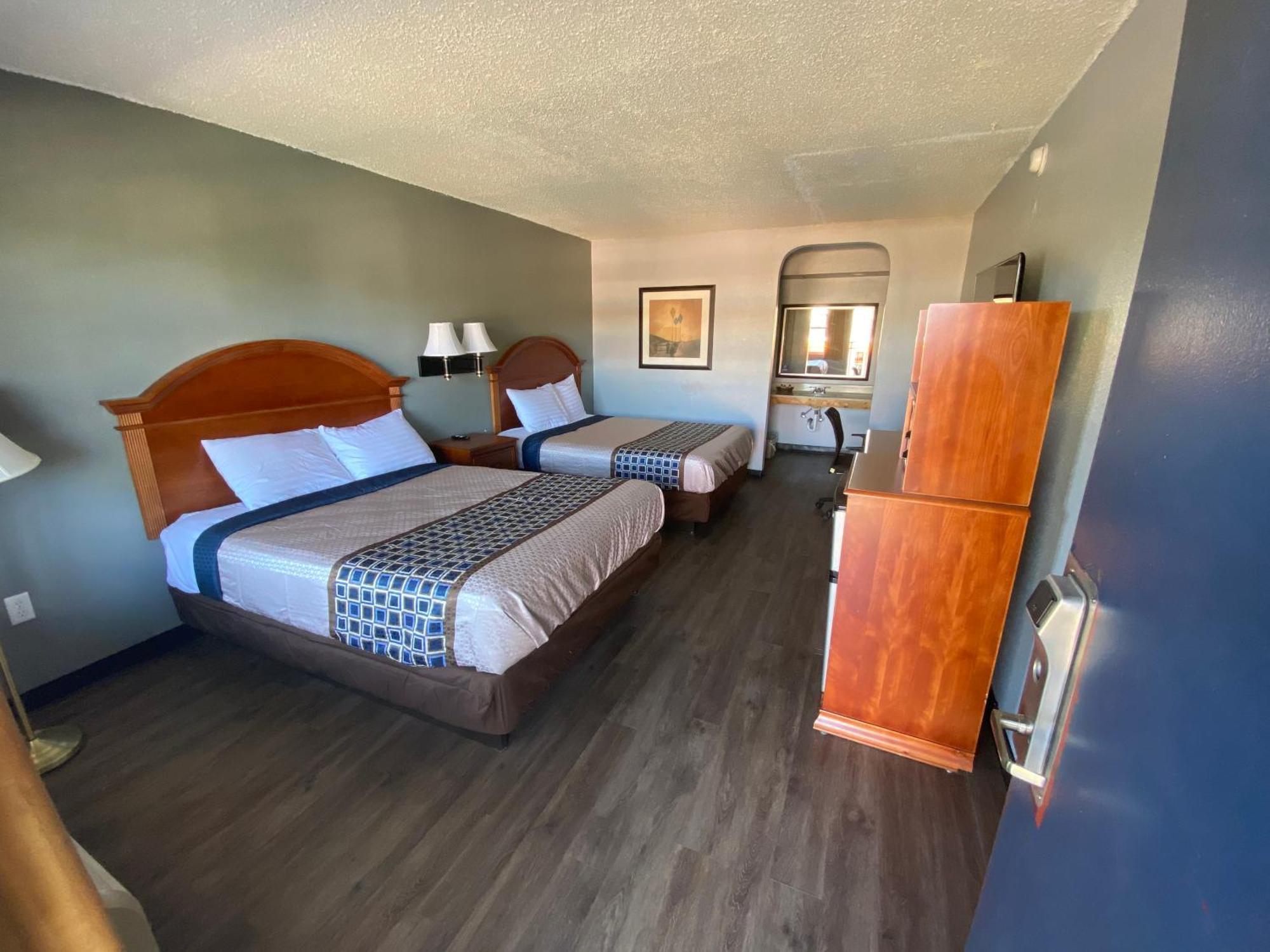 2 Queen Beds Non-Smoking