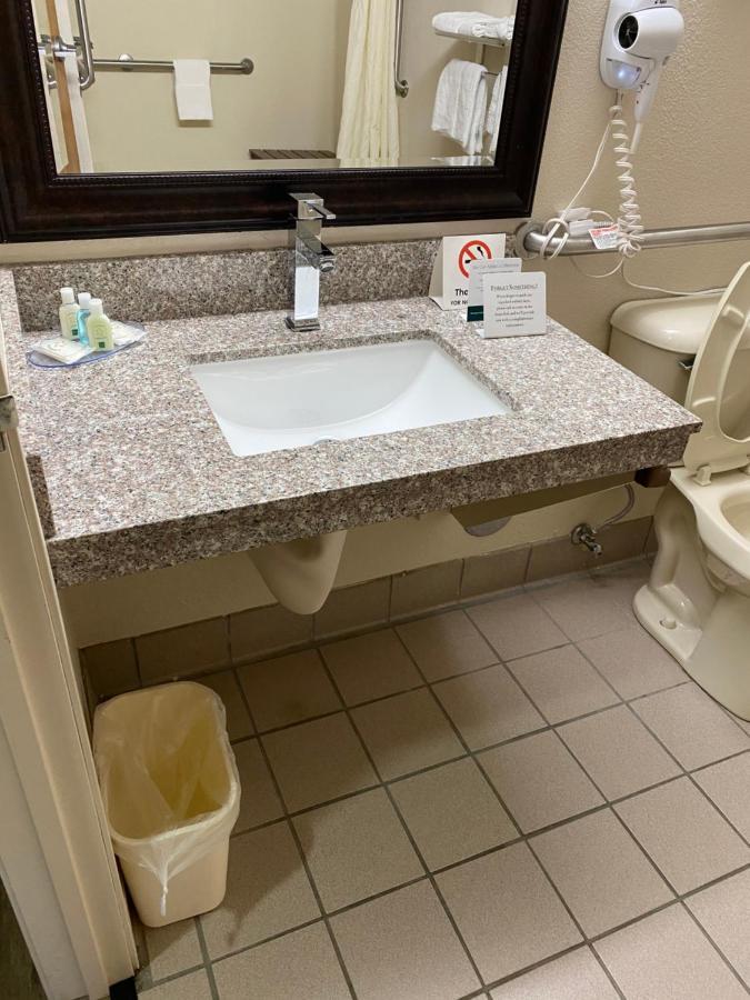 King Room with Accessible Tub - Accessible/Non-Smoking