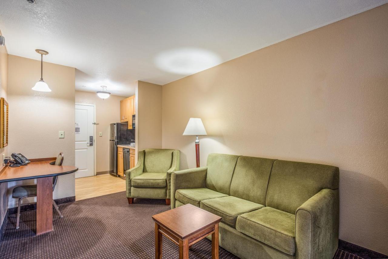 Efficiency King Suite - Accessible/Non-Smoking