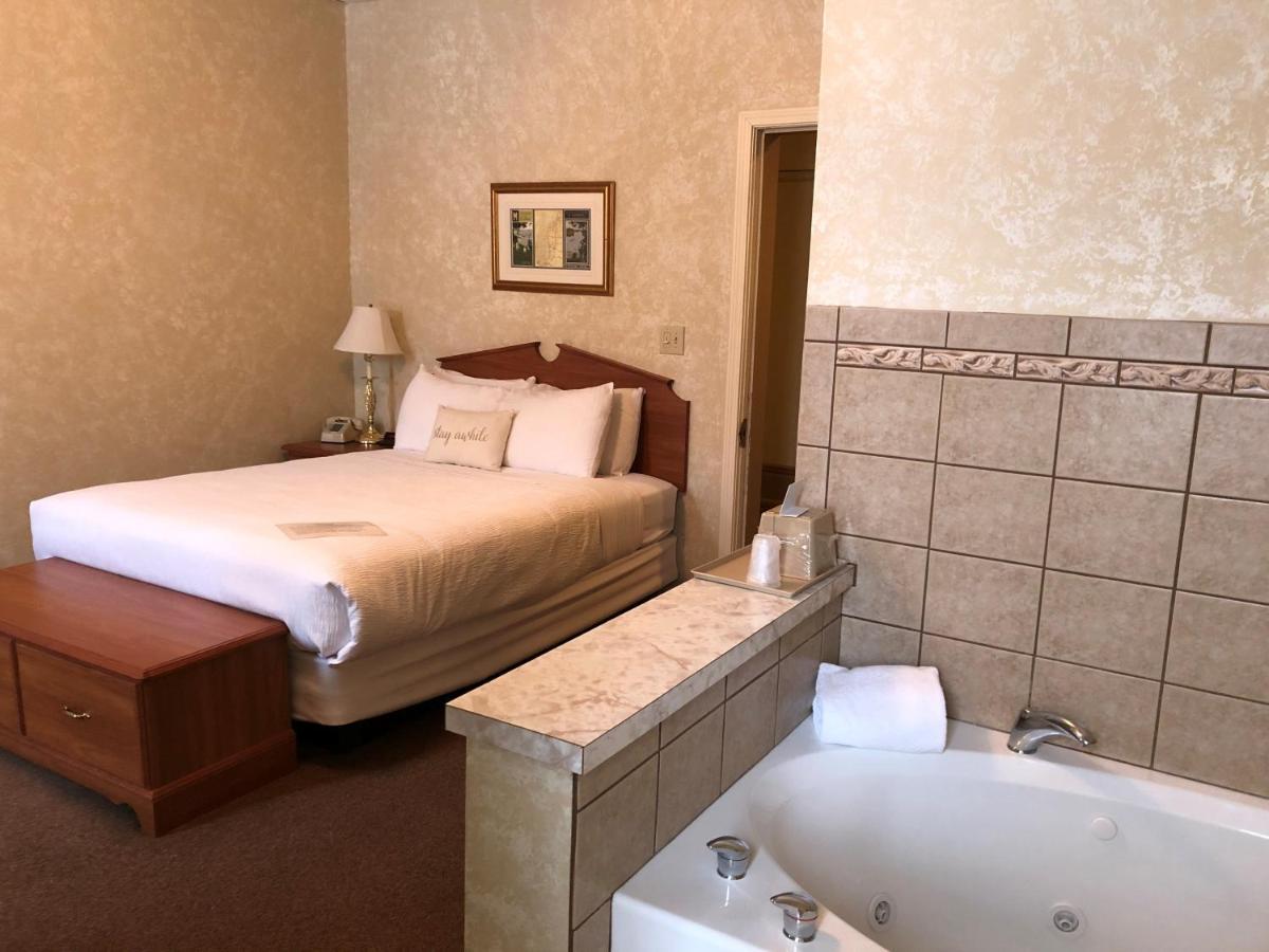 Queen Room with Spa Bath