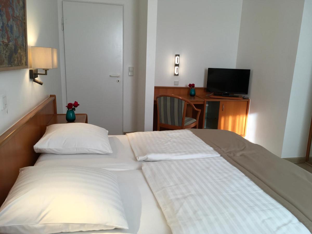 Twin Room,1039117432:JPEG