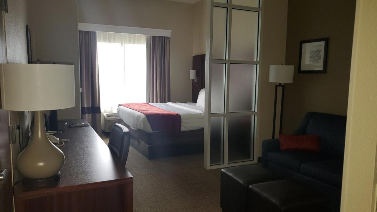 Queen Suite - Accessible/Non-Smoking