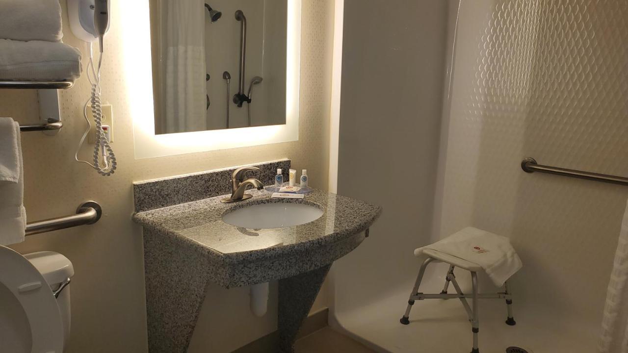 King Suite - Accessible/Non-Smoking