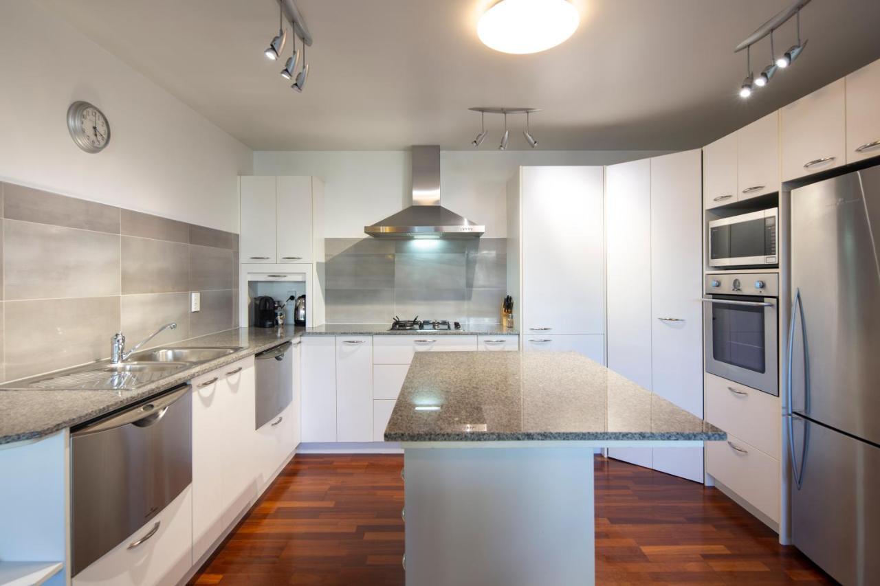Three-Bedroom Apartment with Courtyard