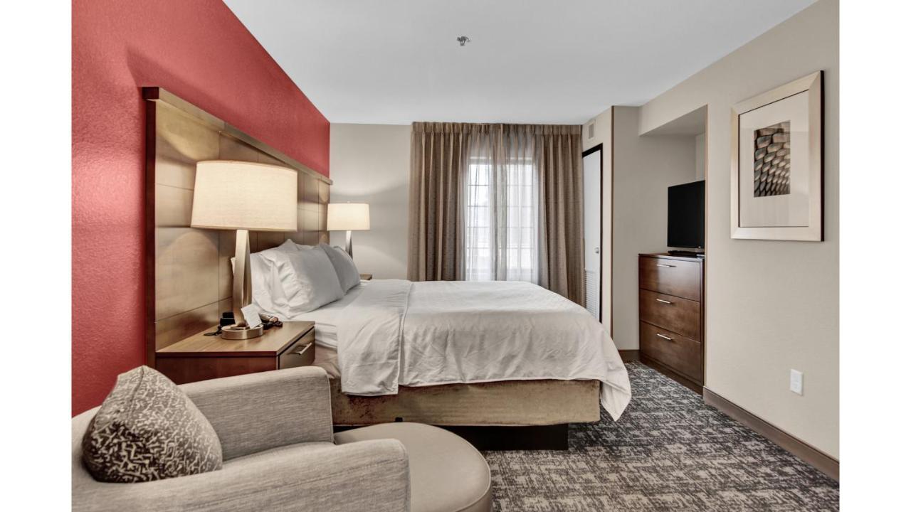 One-Bedroom King Suite - Communications Accessible