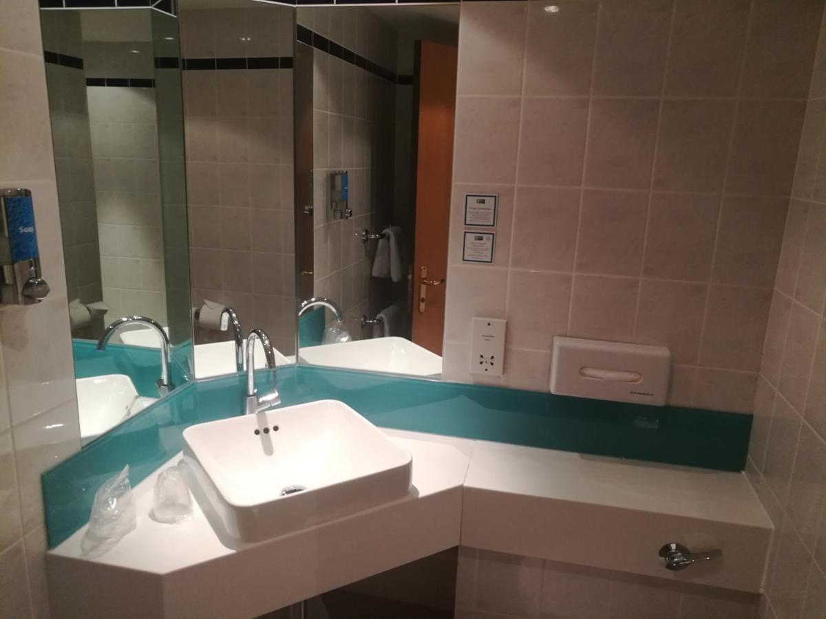 Standard Twin Room with Free Hot Breakfast