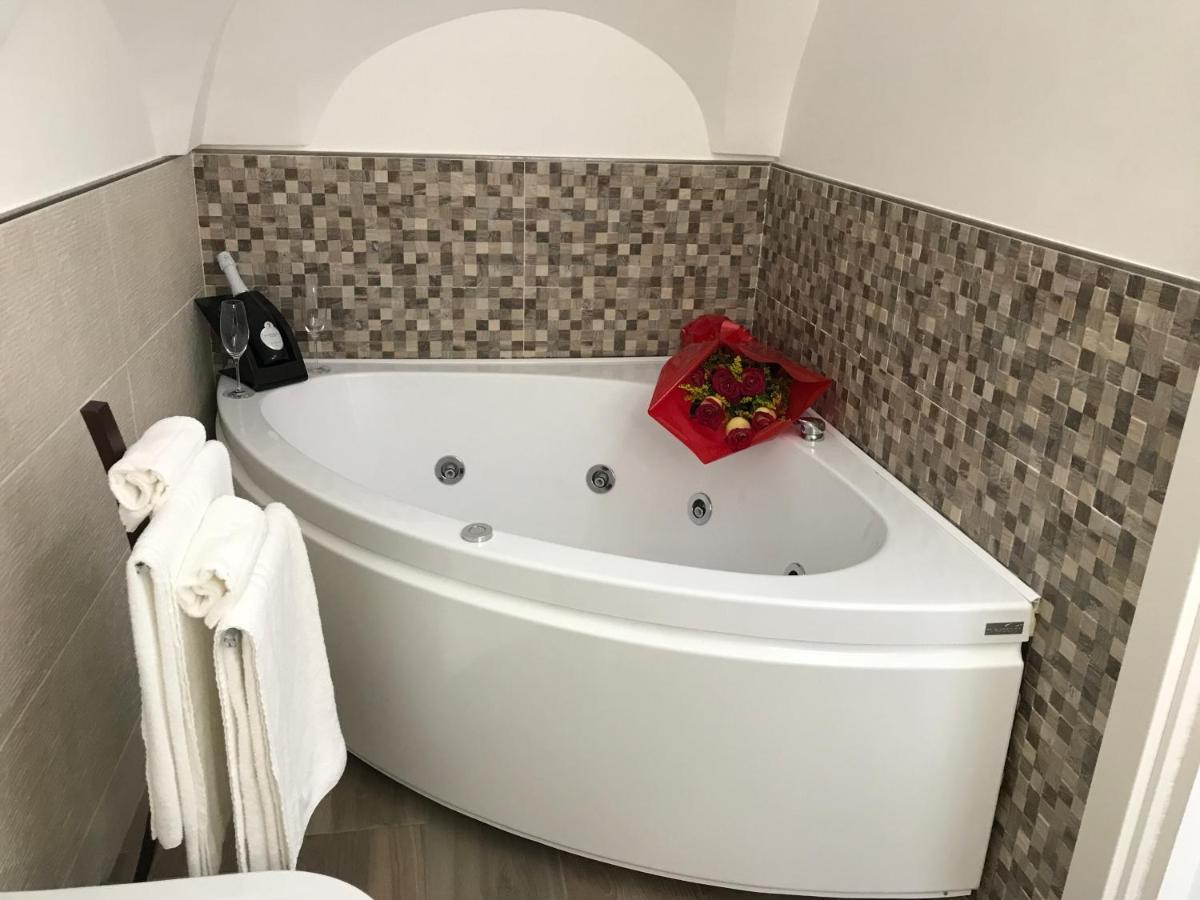 Queen Room with Spa Bath