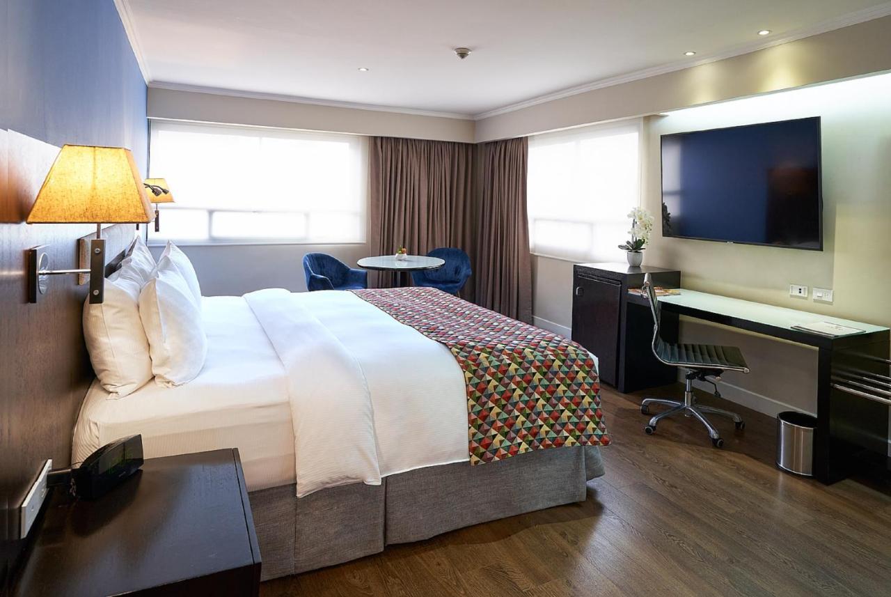 Deluxe Queen Room