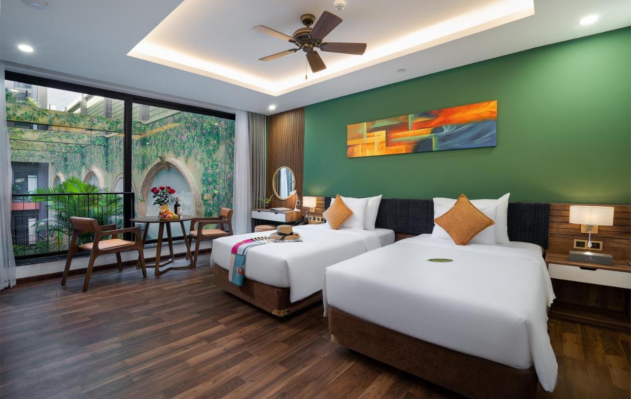 Studio Twin Room with Pool View