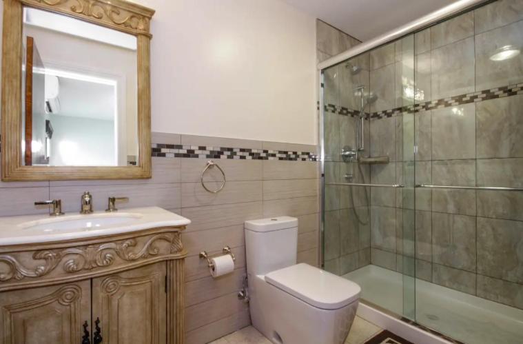 Deluxe Queen Suite
