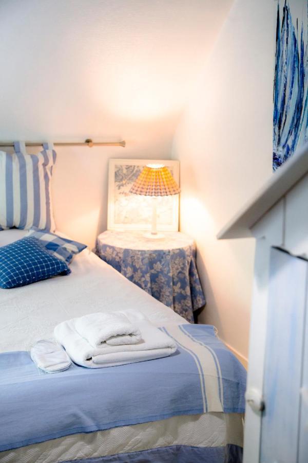 Chambre Lit Queen-Size avec Salle de Bains Commune