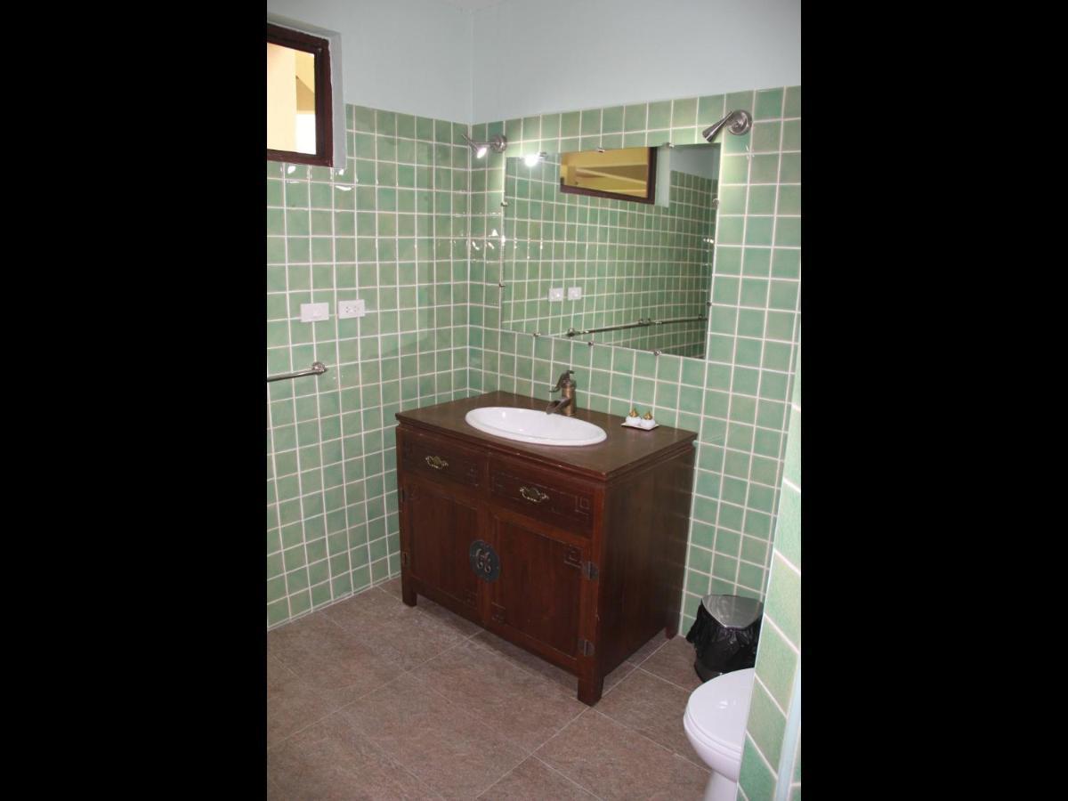Standard Twin Room with Mountain View