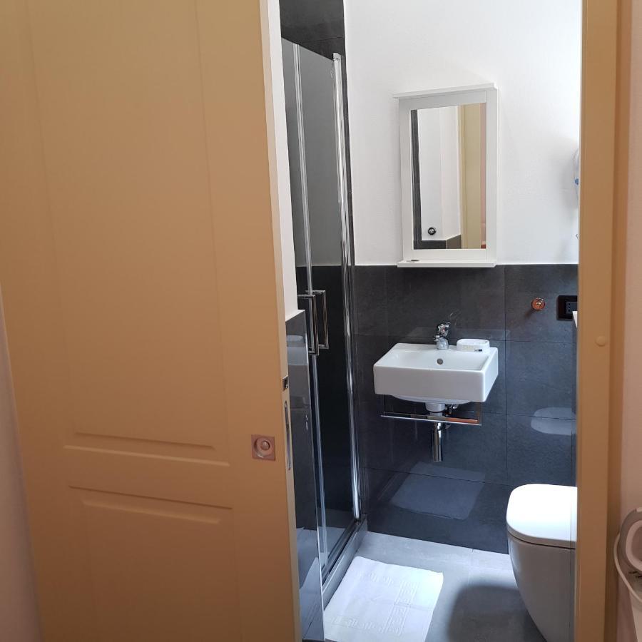 Single Room Bathroom,1197825298:JPEG