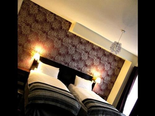 Twin Room with Private Bathroom