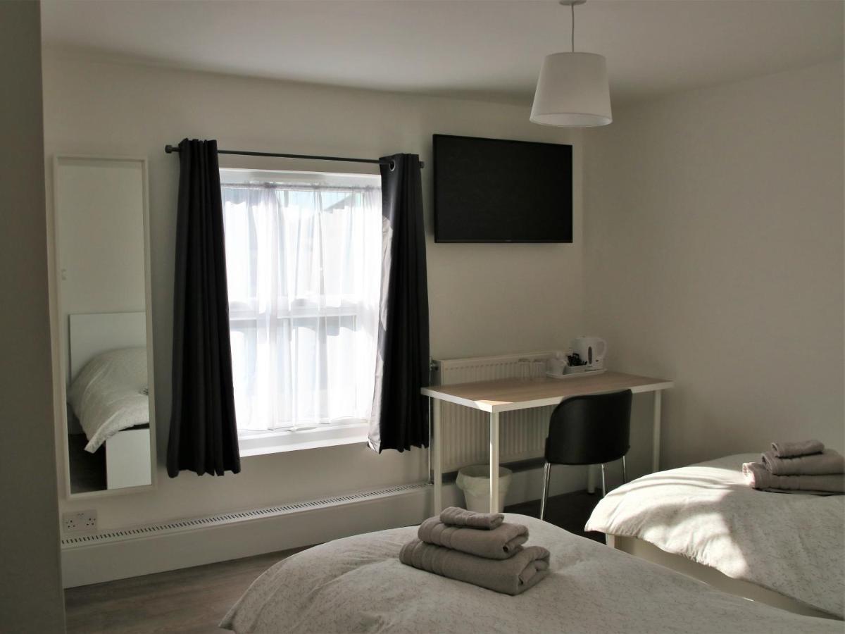 Twin Room,1592975113:JPEG