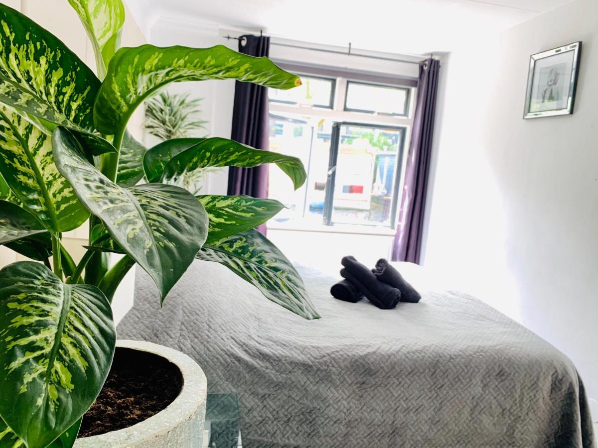 Two-Bedroom Apartment,1111975764:JPEG