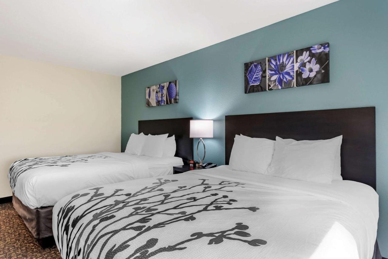 Queen Room with Two Queen Beds - Non-Smoking