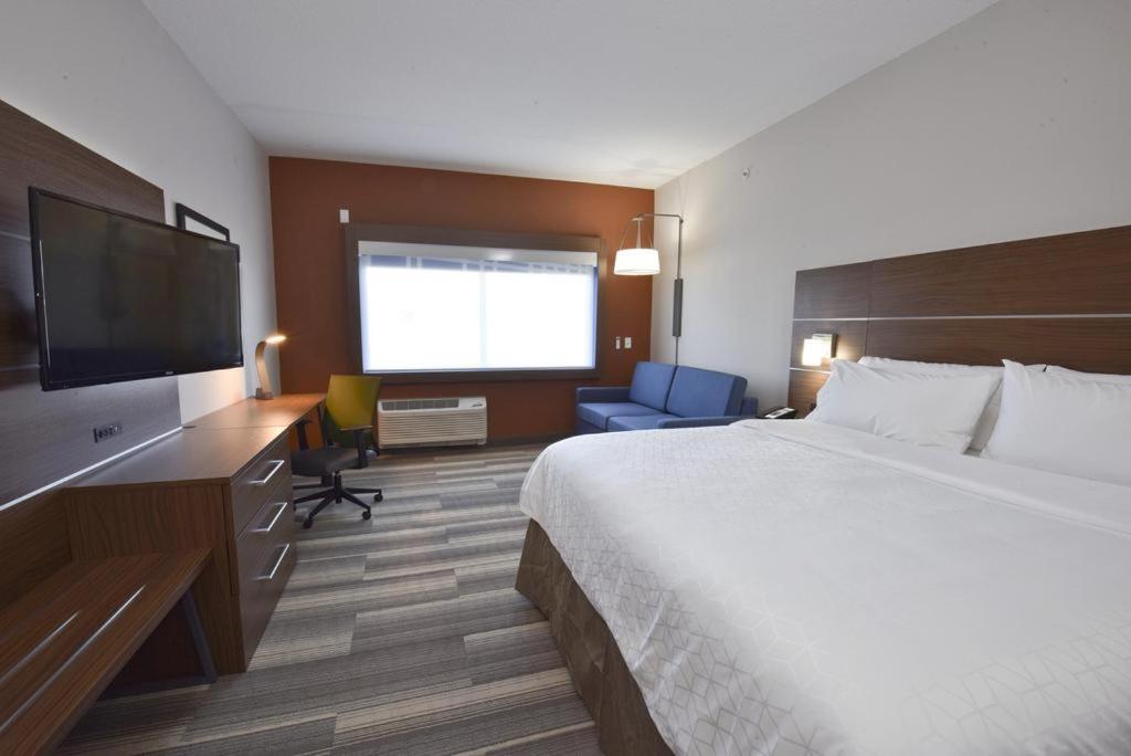 King Suite with Sofa Bed